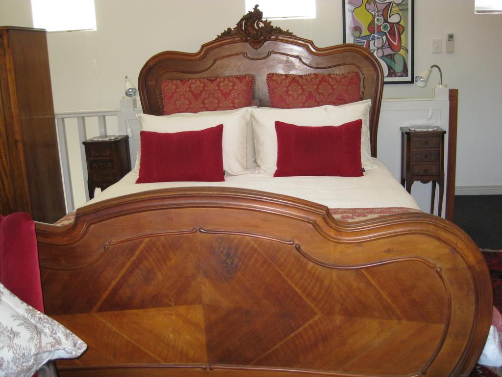 Three Chimneys Bed And Breakfast Boutique Guest House Олбани Номер фото