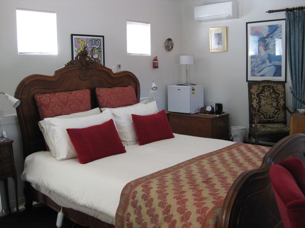 Three Chimneys Bed And Breakfast Boutique Guest House Олбани Номер фото