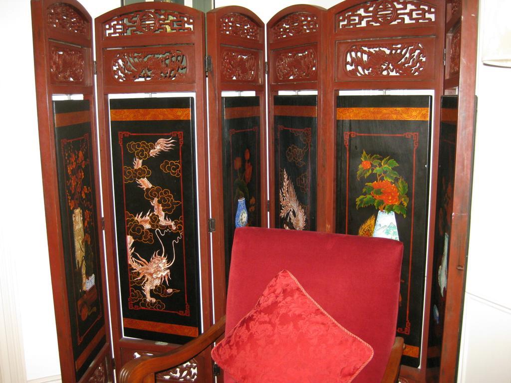 Three Chimneys Bed And Breakfast Boutique Guest House Олбани Номер фото