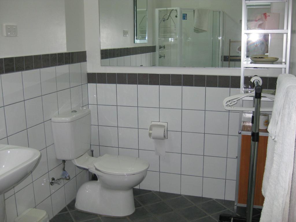 Three Chimneys Bed And Breakfast Boutique Guest House Олбани Номер фото