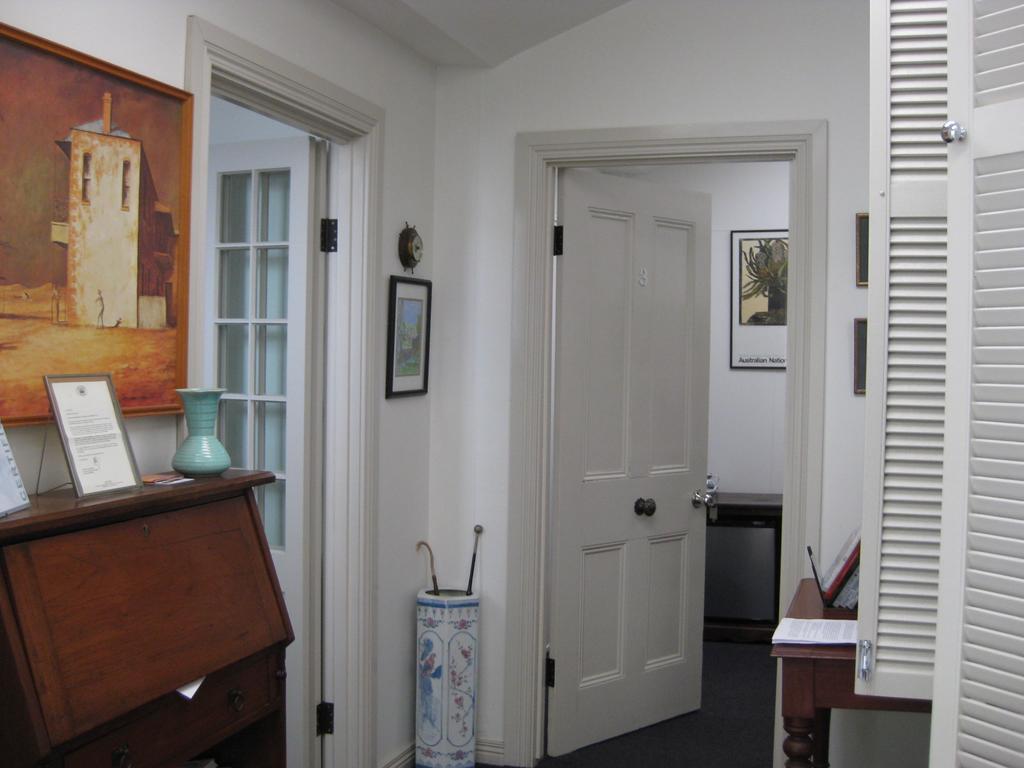 Three Chimneys Bed And Breakfast Boutique Guest House Олбани Экстерьер фото