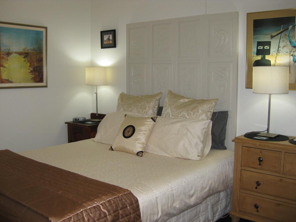 Three Chimneys Bed And Breakfast Boutique Guest House Олбани Номер фото